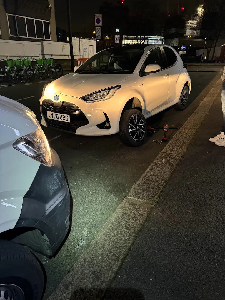 Emergency mobile tyre fitting Hayes