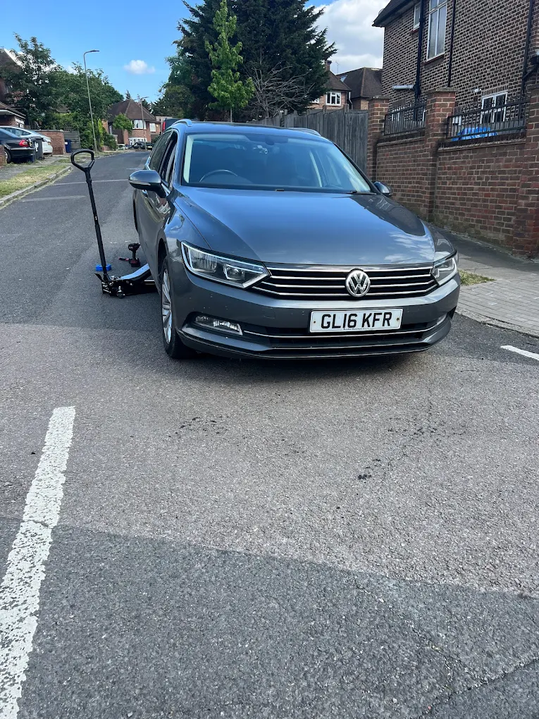 Roadside assistance mobile tyre Hayes